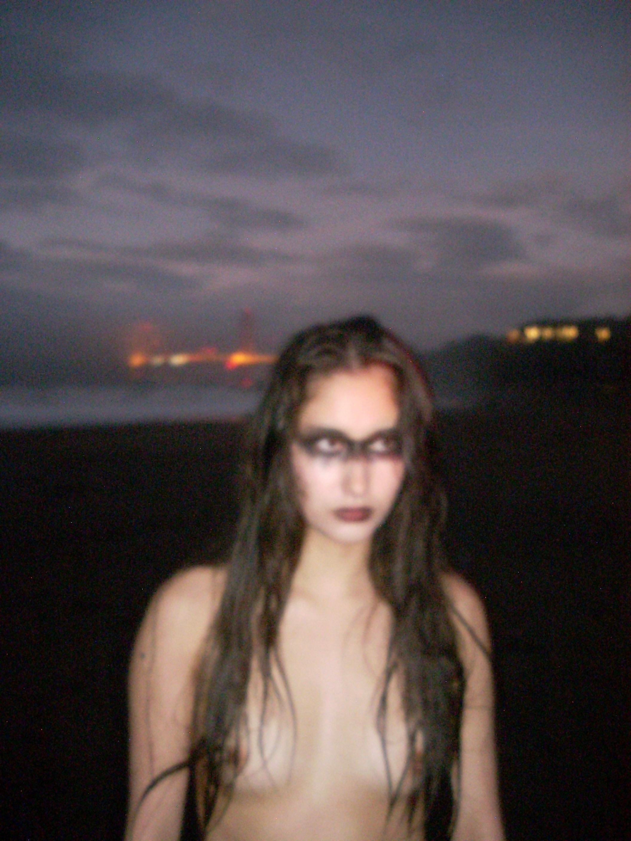 Albertine Combs in Oil Spill — shoot photo 2