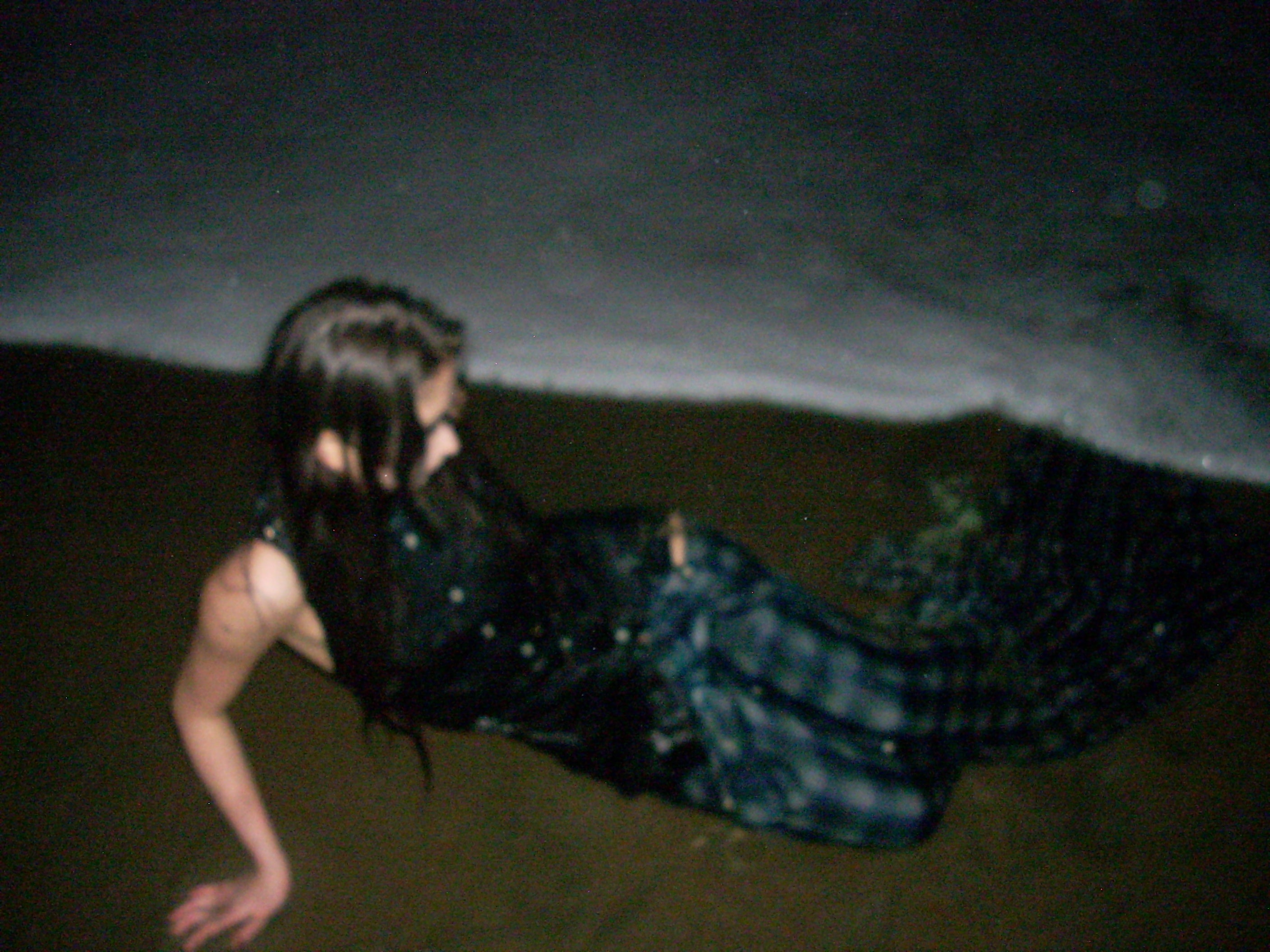 Albertine Combs in Oil Spill — shoot photo 3