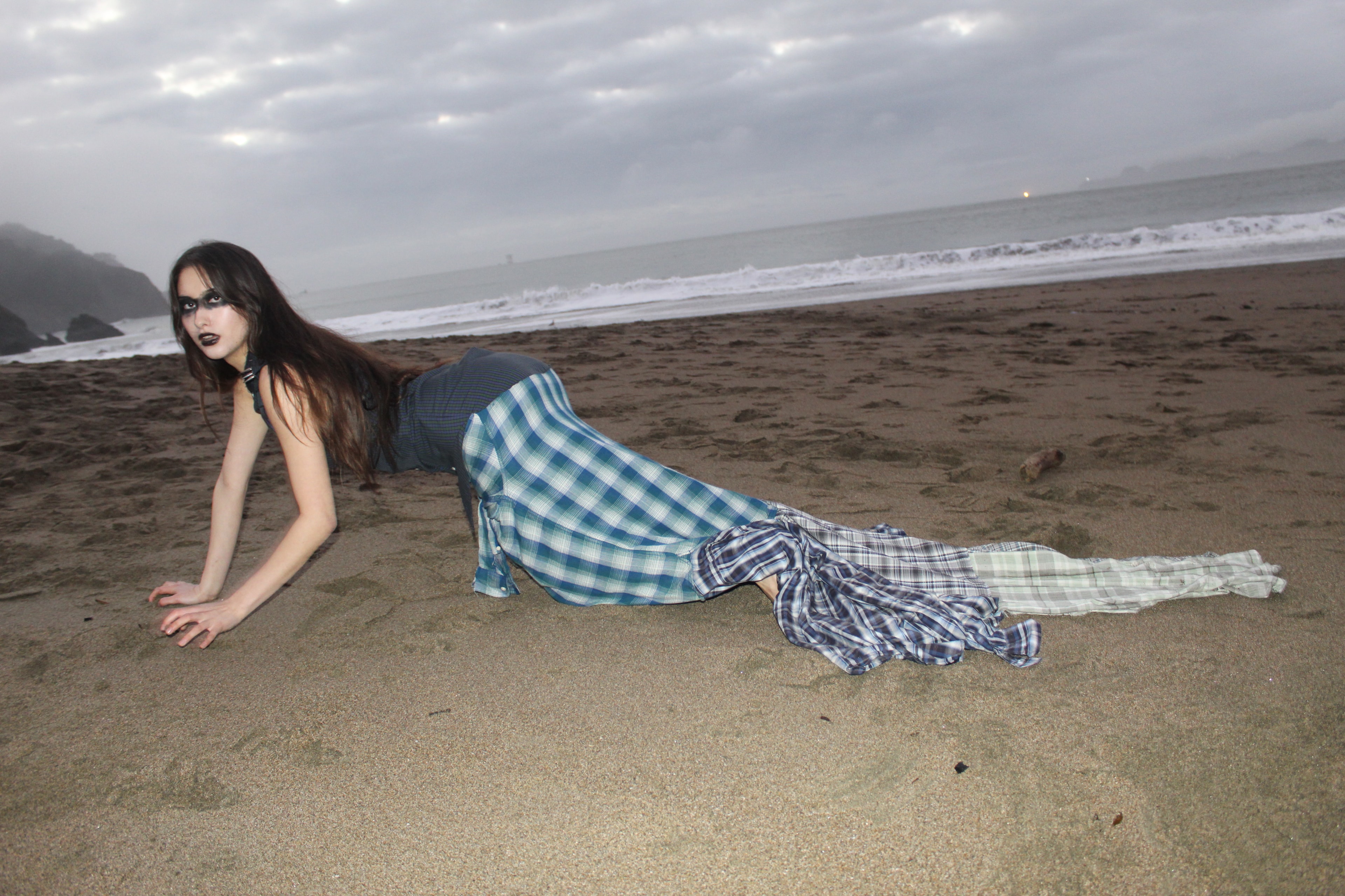 Albertine Combs in Oil Spill — shoot photo 4